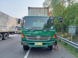 Truk Kontainer Tiba-tiba Mundur Tabrak Truk Tangki di Tol Cipularang Purwakarta, 1 Orang Tewas