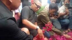 Ratusan Warga Cirebon Gelar Tabur Bunga untuk Vina di Lokasi Flyover Talun