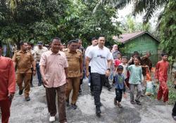 AHY Menteri ATR, Sapa Para Petani dan Foto Bersama Saat Blusukan di Kebun