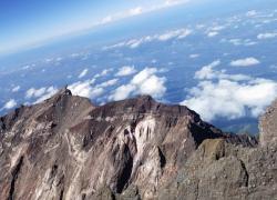 WNA Rusia Jatuh dari Tebing Sedalam 200 Meter di Gunung Rinjani Berhasil Selamat