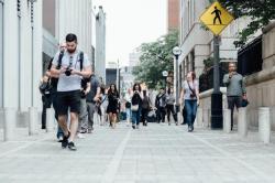 Manfaat Jalan Kaki Rutin 15-30 Menit Setiap Hari, Nggak Cuma Turunkan Berat Badan