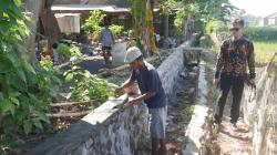 Sering Banjir Saat Hujan, Pemdes Jabungsisir Bangun TPT pada Anggaran Tahap Pertama 2024