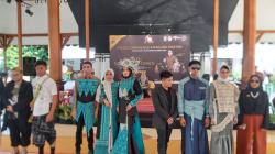 Disbudpar Jatim Gelar East Java Fashion Harmony di Pantai Midodaren Tulungagung, Begini Serunya