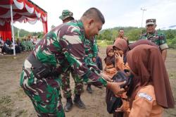 TNI Membangun Desa di Gayo Lues Tuntas, Danrem Lilawangsa Dampingi Irdam Tutup TMMD Reg ke-120