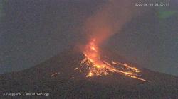 Gunung Merapi Minggu Pagi: Luncurkan Awan Panas Sejauh 1 Km, Cuaca Cerah dan Berawan