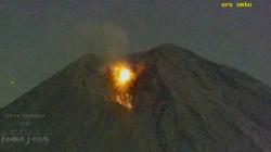 Gunung Semeru Muntahkan 28 Kali Guguran Lava Pijar Sejauh 2.500 Meter