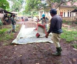 Pemdes Cisalak Cidaun Bangun Empat Titik Jalan Rabat Beton