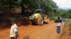 PT.Mul Perbaiki Jalan 13,5 Km Tommo-Tobadak