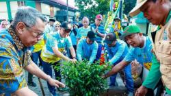 Peduli Lingkungan, Walikota Tangsel dan Masyarakat Ciputat Timur Tanam Pohon Bersama