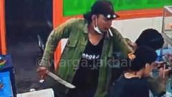 Preman Bengis Bawa Golok Gasak Handphone Milik Pengunjung Warteg di Kawasan Grogol Petamburan