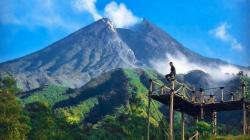 Menikmati Gunung Merapi yang Indah dari Bukit Klangon Sleman