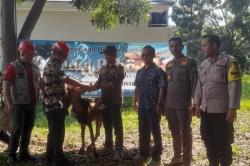 Jelang Hari Raya Idul Adha 1445 H  PT. Duta Sugar International Serahkan Hewan Qurban