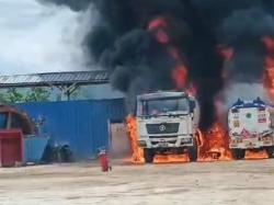 Gudang Solar Milik PT Shino Terbakar, 3 Mobil Tangki Hangus