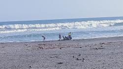 Hari Pertama Liburan Idul Adha 1445 H, Pantai Apra Sindangbarang Masih Sepi Pengunjung