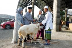 Dandim Cianjur Serahkan 7 Ekor Hewan pada Idul Adha 1445 H