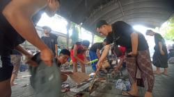 Bakar Sate Kurban secara Massal Ribuan Santri Tebuireng Jombang Ciptakan Kebersamaan