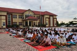 Personel Polres Pidie Jaya Gelar Shalat Idul Adha dan Qurban di Halaman Mapolres