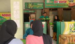 Cobain Kuliner Mie Mangkok di Ponorogo, Wadahnya Juga Bisa Dimakan Lho