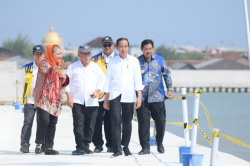 Warga Senang Presiden Jokowi Tinjau Pembangunan Tanggul Laut di Semarang, Berharap Cepat Selesai