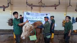 Ribuan Paket Daging Kurban Dibagikan di PCNU Surabaya, Ada Tokoh Lintas Agama yang Ikut