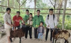 SMK Nahdlatul Ulama Krangkeng di Indramayu Salurkan Daging Kurban