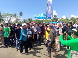 Berlangsung Meriah !! Arsal Aras Buka Lomba Balap Perahu Di Pantai Manohara Kombiling Mamuju Tengah