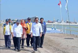 Kunjungi Tambak Lorok, Jokowi Soroti Proyek Tanggul Penahan Banjir