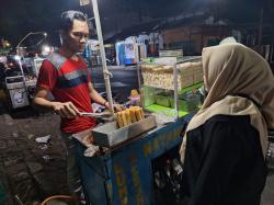 Jajanan Lumpia Rebung di Kota Probolinggo Laris Manis