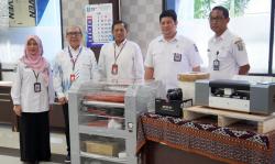 Tingkatkan Daya Saing UMKM, Bank Jatim Berikan Bantuan Peralatan Kemasan Produk