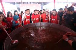 Inul Daratista Ngebor Bakso di Balai Kota Surabaya, Acara Mabar Berkah Pecah