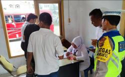 Ditlantas Polda Aceh beserta Jajaran Cek Urine Pengemudi Angkutan Umum, 5 Orang Positif Amphetamin