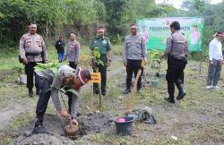 Peringati Hari Bhayangkara ke-78, Polda DIY Bagikan Beasiswa kepada 12 Mahasiswa