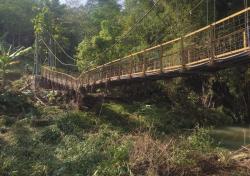 Jembatan Penghubung Dua Kampung di Sindangbarang Nyaris Ambruk