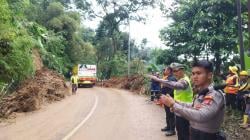 Tanah Longsor di Salawu Sempat Tutup Akses Jalan Tasikmalaya-Garut