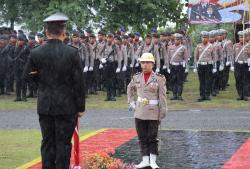 Diguyur Hujan Lebat, Upacara HUT Bhayangkara ke-78 di Ende Tetap Berlangsung Hingga Tuntas