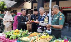 HUT Bhayangkara ke-78 di Sukoharjo, Polsek Kartasura Banjir Ucapan Selamat