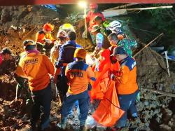 Tragedi Tanah Longsor di Blitar, Ditemukan Dua Korban Jiwa, Tim Gabungan Terus Lakukan Pencarian