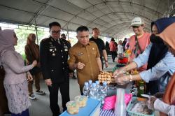 Wali Kota Palu Sambangi Pasar Murah Polresta Palu Hari Bhayangkara ke-78