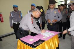 Polisi di Maluku Tandatangani Surat Pernyataan Anti Judi Online