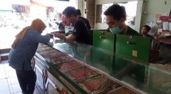 Foto : Sejumlah Warga Pandeglang Banten Jual Emas untuk Biaya Sekolah Anak
