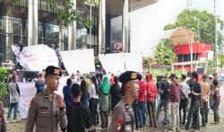 Ratusan Warga Tangerang Unjuk Rasa Desak Penetapan Tersangka Kasus Dugaan Korupsi RSUD Tigaraksa