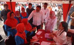 Bank Jatim Dukung Pemprov Jawa Timur Salurkan Bantuan ke Ribuan Buruh Pabrik Rokok