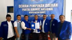 Enjang Tedi Dapat Surat Tugas Dari DPP PAN Maju di Pilkada Garut 2024