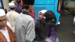 Tangis Haru Keluarga Sambut Kepulangan Jemaah Haji Lebak di Tanah Air