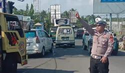 Arus Balik Wisata Pangandaran Padat, Polisi Lakukan Pemenggalan Jalur