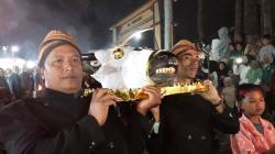 Masyarakat Desa Lencoh Lakukan Ritual Sedekah Gunung Merapi Pada Malam 1 Suro