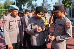 Berantas Judi Online, Polres Gresik Periksa Handphone Anggota