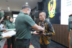 Ismail Yugo Raih Juara Pertama Lomba Karya Jurnalistik yang Digelar TNI Angkatan Darat