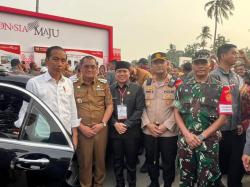 Kunjungi Lampung Utara, Jokowi Serahkan Bantuan Tunai Langsung dan Modal Kerja Kepada Pedagang