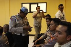 Cegah Judi Online di Kalangan Kepolisian, Polres Situbondo Sidak HP Anggota 